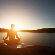 Combattre le stress et la dépression grâce au yoga, à la méditation et au tai-chi