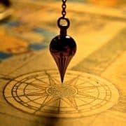 Le pendule objet mystique. 5 conseils pour bien s’en servir Le pendule objet mystique. 5 conseils pour bien s’en servir